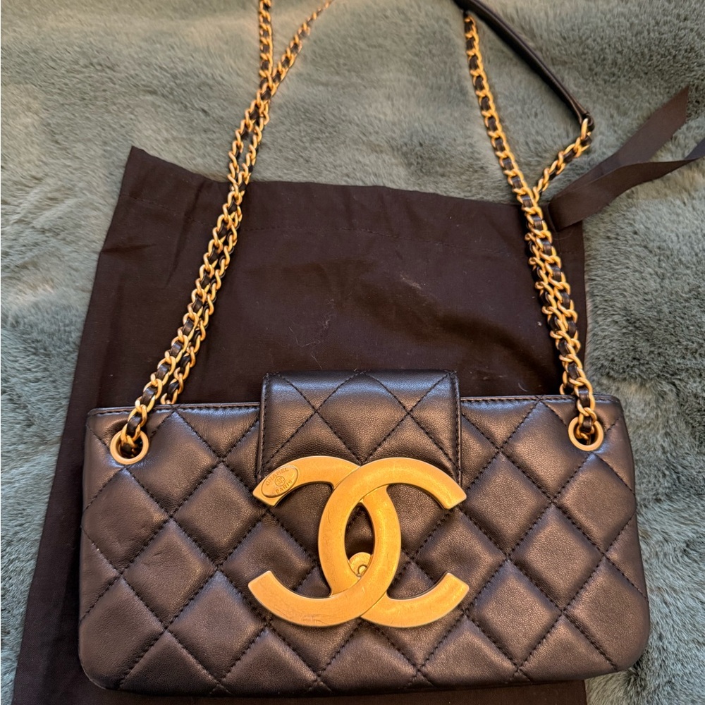💯 authentic chanel crossbody